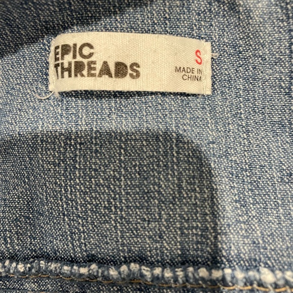 Denim jacket featuring pink faux fur collar and hood - Picture 3 of 4